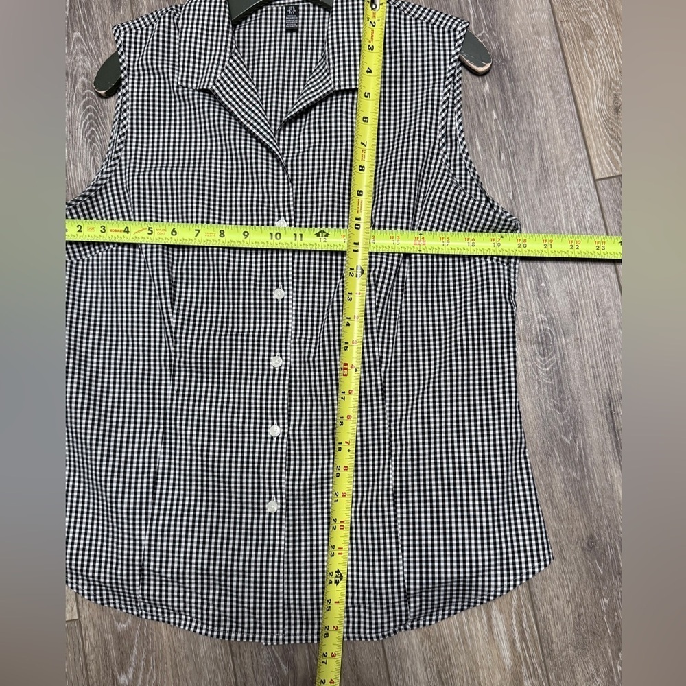 #1)  100% Cotton Jones New York Black and White Checkered Sleeveless Top - Picture 4 of 6